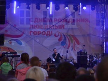 Феерическое завершение празднования дня города: для ельчан выступили Александр Немо и Ирина Дубцова Феерическое завершение празднования дня города: для ельчан выступили Александр Немо и Ирина Дубцова
