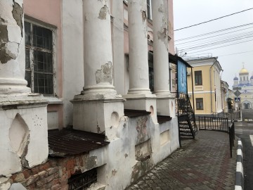 Печальное состояние центра города отражается на его жителях