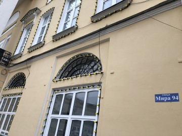 Администрация Ельца испортила фасады старинных зданий в центре города!