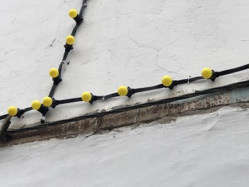 Администрация Ельца испортила фасады старинных зданий в центре города!