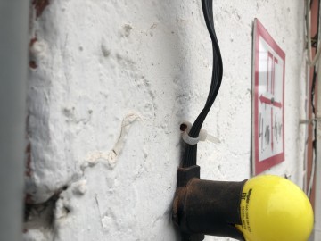 Администрация Ельца испортила фасады старинных зданий в центре города!