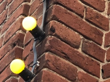 Администрация Ельца испортила фасады старинных зданий в центре города!