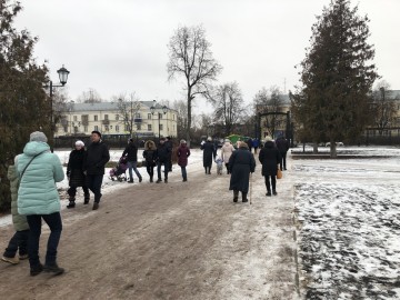Администрация Ельца запустила жителей в парк Железнодорожников, где более пяти лет не сделано до конца благоустройство!
