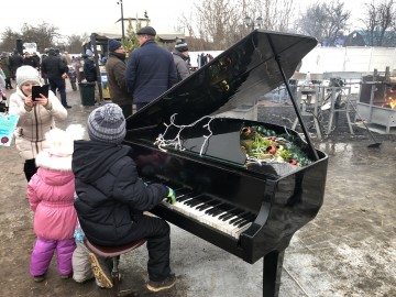 Администрация Ельца запустила жителей в парк Железнодорожников, где более пяти лет не сделано до конца благоустройство!