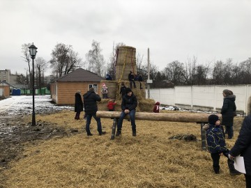 Администрация Ельца запустила жителей в парк Железнодорожников, где более пяти лет не сделано до конца благоустройство!
