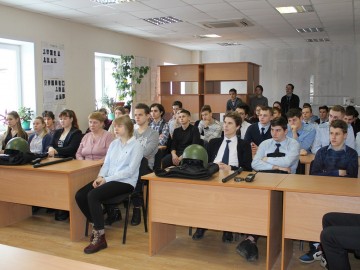 Елецкие школьники и студенты побывали на экскурсии в отделе полиции