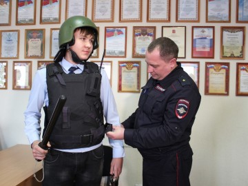 Елецкие школьники и студенты побывали на экскурсии в отделе полиции