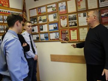 Елецкие школьники и студенты побывали на экскурсии в отделе полиции