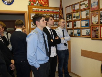 Елецкие школьники и студенты побывали на экскурсии в отделе полиции