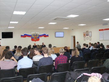 Елецкие школьники и студенты побывали на экскурсии в отделе полиции