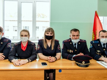 Сотрудники Елецкого линейного отдела продолжают реализацию проекта «Правовой десант»