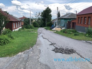 На улице Профсоюзной смыло асфальт!