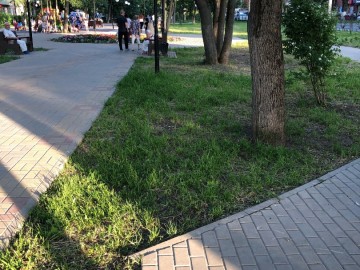 Сквер Харченко в Ельце превратился в опасный объект благоустройства
