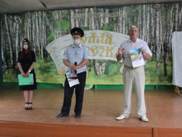 Представитель Общественного совета при Елецком ЛО МВД России на транспорте и сотрудники полиции провели урок юридической грамотности