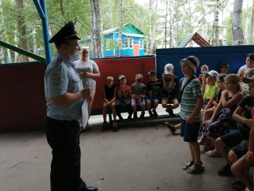 Представитель Общественного совета при Елецком ЛО МВД России на транспорте и сотрудники полиции провели урок юридической грамотности