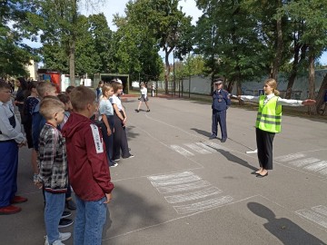 В Ельце прошла акция "Безопасная дорога в школу"