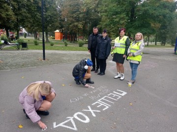ГИБДД и ЮИД провели мероприятие «Граффити дорожной безопасности» в «Детском парке» Ельца