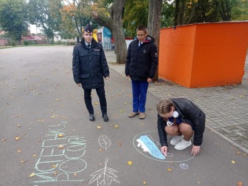 ГИБДД и ЮИД провели мероприятие «Граффити дорожной безопасности» в «Детском парке» Ельца