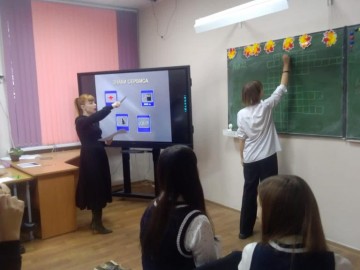 В СШ №1 им. М.М. Пришвина сотрудники ГИБДД Ельца приняли участие в открытых уроках