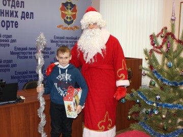 В Ельце прошла Всероссийская акция профилактической направленности «Полицейский Дед Мороз»