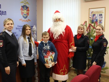 В Ельце прошла Всероссийская акция профилактической направленности «Полицейский Дед Мороз»