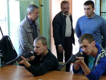 В Ельце на базе местного отделения ДОСААФ прошли соревнования по стрельбе, посвященные Дню Победы В Ельце на базе местного отделения ДОСААФ прошли соревнования по стрельбе, посвященные Дню Победы