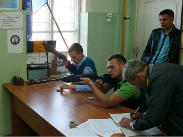 В Ельце на базе местного отделения ДОСААФ прошли соревнования по стрельбе, посвященные Дню Победы В Ельце на базе местного отделения ДОСААФ прошли соревнования по стрельбе, посвященные Дню Победы