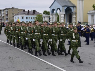 В Ельце прошел Парад Победы