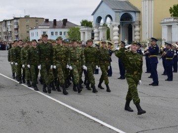 В Ельце прошел Парад Победы