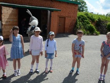 Добровольцы городского штаба «Пространства Добра» и отряда ЕГУ им. И.А. Бунина «Содружество Отзывчивых Сердец» провели праздничную программу «Да здравствует детство!»