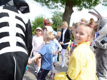 Добровольцы городского штаба «Пространства Добра» и отряда ЕГУ им. И.А. Бунина «Содружество Отзывчивых Сердец» провели праздничную программу «Да здравствует детство!»