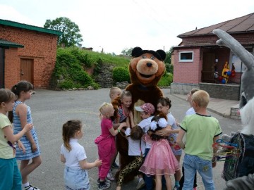 Добровольцы городского штаба «Пространства Добра» и отряда ЕГУ им. И.А. Бунина «Содружество Отзывчивых Сердец» провели праздничную программу «Да здравствует детство!»
