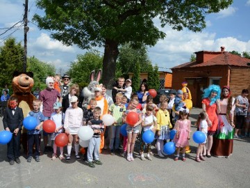 Добровольцы городского штаба «Пространства Добра» и отряда ЕГУ им. И.А. Бунина «Содружество Отзывчивых Сердец» провели праздничную программу «Да здравствует детство!»
