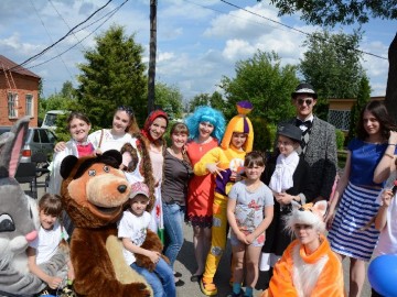 Добровольцы городского штаба «Пространства Добра» и отряда ЕГУ им. И.А. Бунина «Содружество Отзывчивых Сердец» провели праздничную программу «Да здравствует детство!»