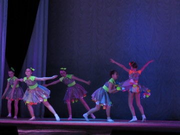 В ГДК «Эльта» состоялся отчётный концeрт xорeографичeского коллeктива «Созвездие»