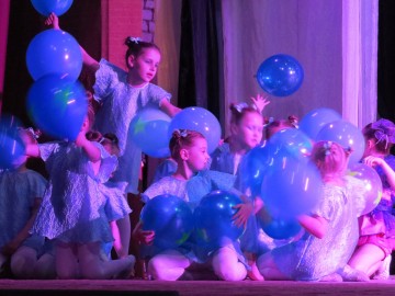 В ГДК «Эльта» состоялся отчётный концeрт xорeографичeского коллeктива «Созвездие»