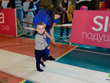 В Ельце прошел 5-й юбилейный спортивный семейный праздник «Забег ползунков»