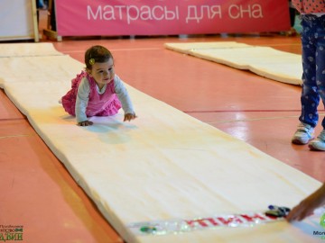 В Ельце прошел 5-й юбилейный спортивный семейный праздник «Забег ползунков»