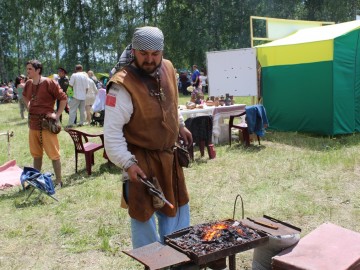 12 июня в Елецком районе прошёл областной фестиваль национальных культур «В семье единой» 12 июня в Елецком районе прошёл областной фестиваль национальных культур «В семье единой»