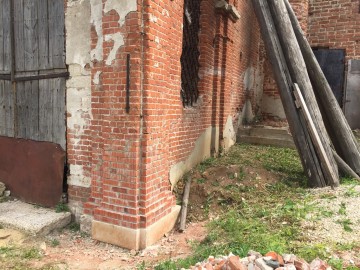 Покровский храм в Ельце - незаконно расположенные гаражи до сих пор не убраны администрацией! Вопреки постановлению прокуратуры города