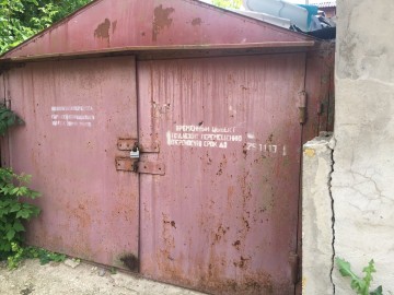 Покровский храм в Ельце - незаконно расположенные гаражи до сих пор не убраны администрацией! Вопреки постановлению прокуратуры города