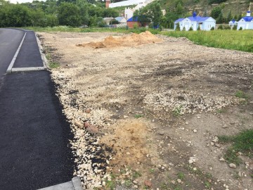 Дорогу у Знаменского женского монастыря сделали уже, чем была!