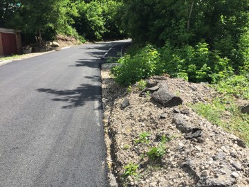 Дорогу у Знаменского женского монастыря сделали уже, чем была!