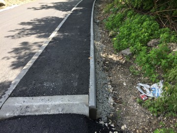 Дорогу у Знаменского женского монастыря сделали уже, чем была!