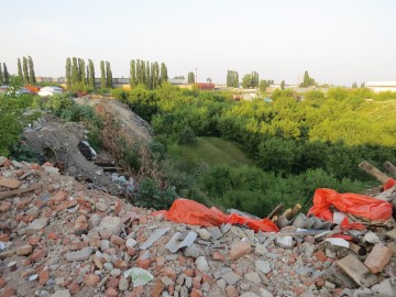 Несанкционированная свалка в центре города Ельца, возле ДК Эльта продолжает "функционировать"!