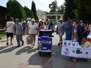 В Ельце состоялся «Парад колясок»
