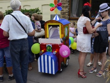 В Ельце состоялся «Парад колясок»