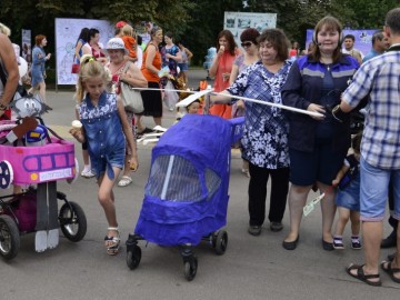 В Ельце состоялся «Парад колясок»