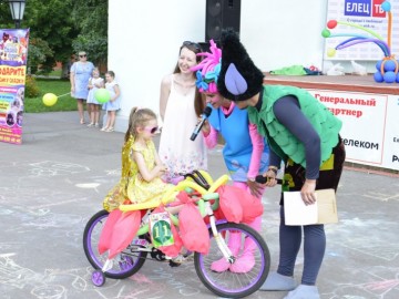 В Ельце состоялся «Парад колясок»