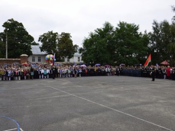 День знаний в Ельце начался торжественными линейками